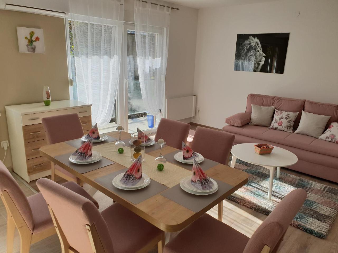 Lion Apartment Zagreb Buitenkant foto